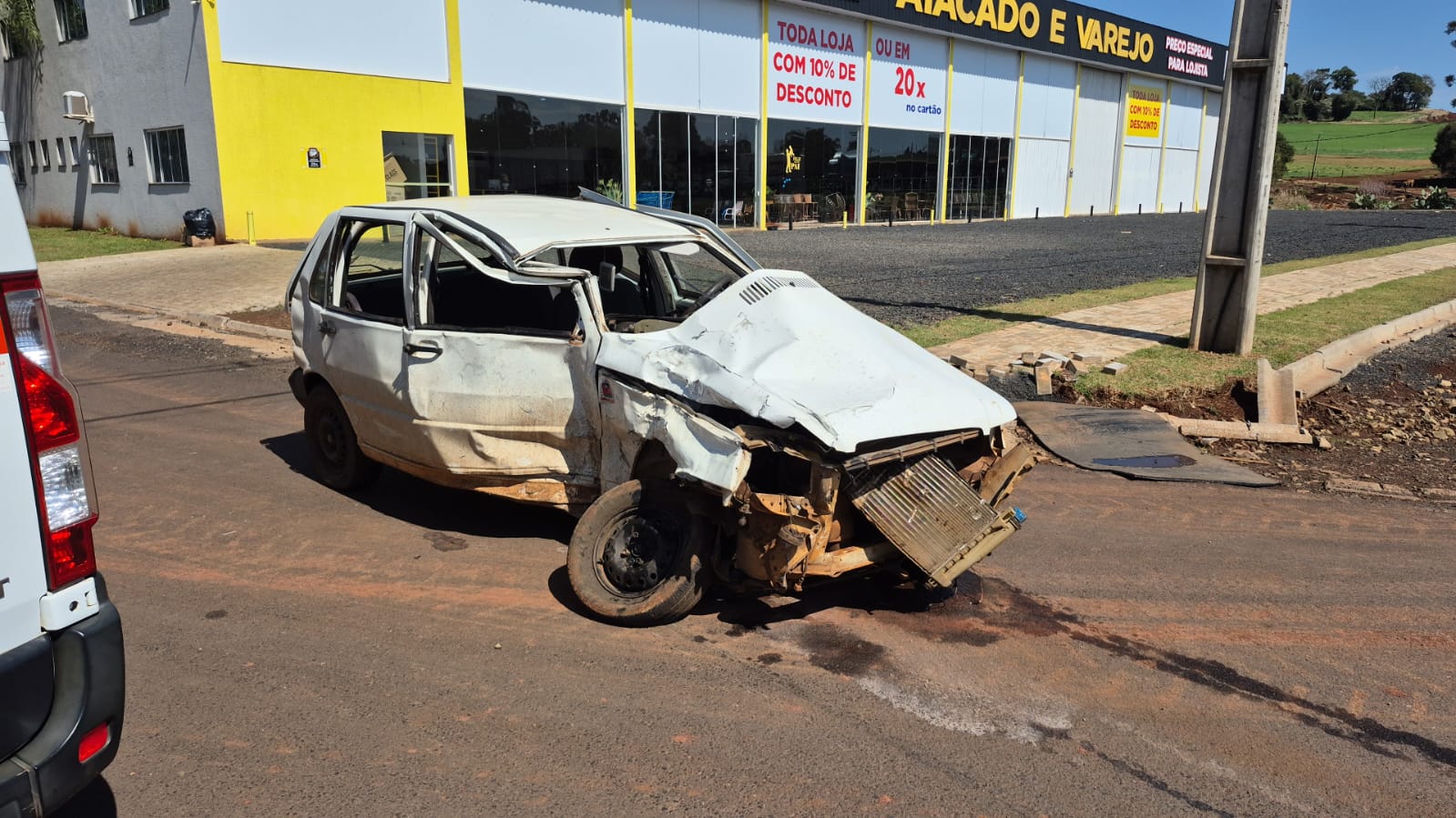 Uno da prefeitura bate em caminhonete e deixa ferido grave na PRc-158