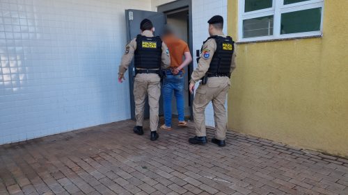 Polícia Militar prende acusado de agressão e dívida de pensão alimentícia Imagem referente a Polícia Militar prende acusado de agressão e dívida de pensão alimentícia