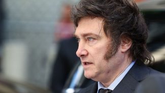 PF encontra no celular de Bolsonaro pedido de asilo a Milei