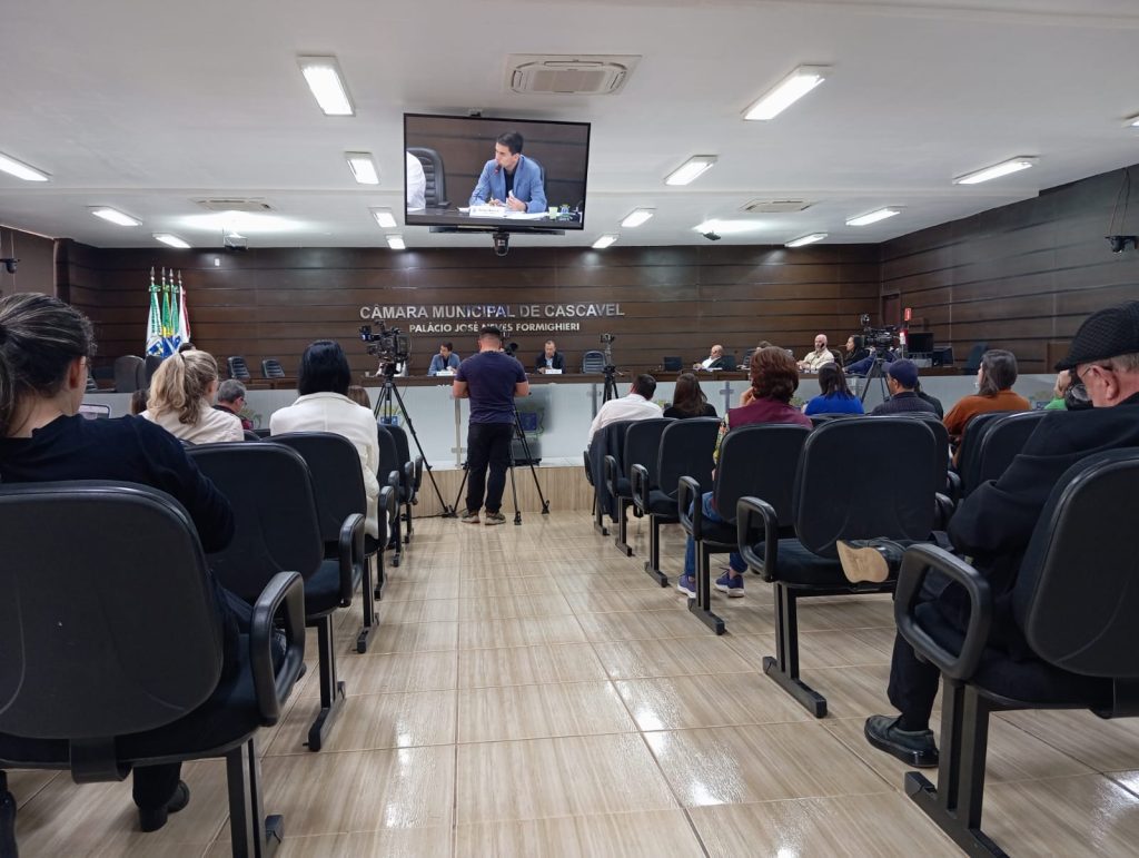 ‘Ela deixou o processo guardado na gaveta’ alega servidora em CPI do “Professor Monstro”