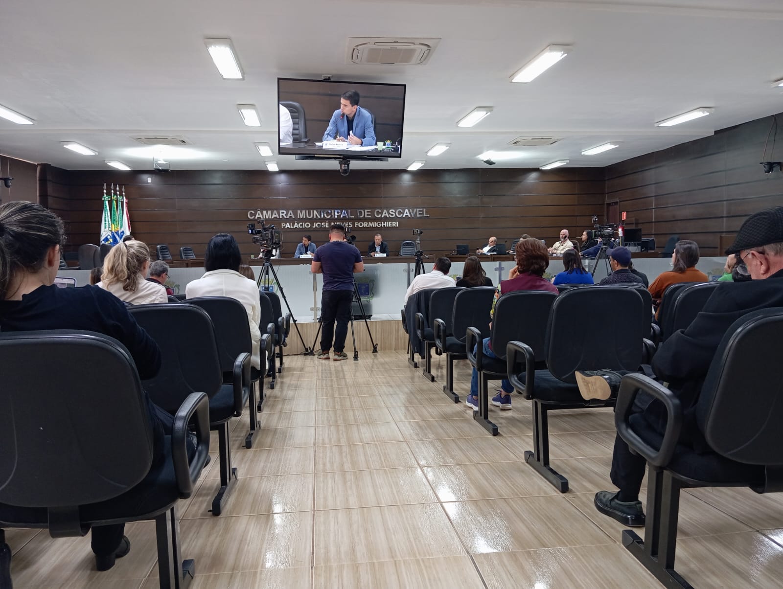 'Ela deixou o processo guardado na gaveta' alega servidora em CPI do "Professor Monstro"