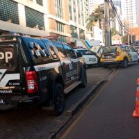 Tragédia no fim de tarde! Rapaz morre ao cair de prédio após brigar e ameaçar a namorada Imagem referente a Tragédia no fim de tarde! Rapaz morre ao cair de prédio após brigar e ameaçar a namorada