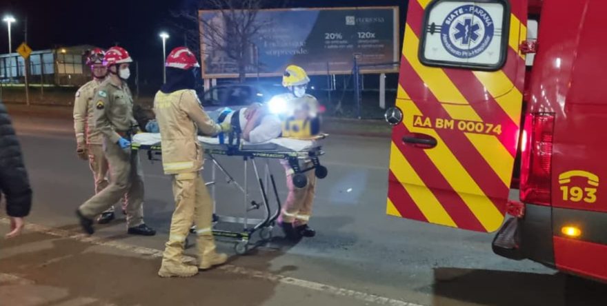 Acidente entre CB300 e S-10 no Bairro Brasmadeira deixa jovem de 20 anos ferido