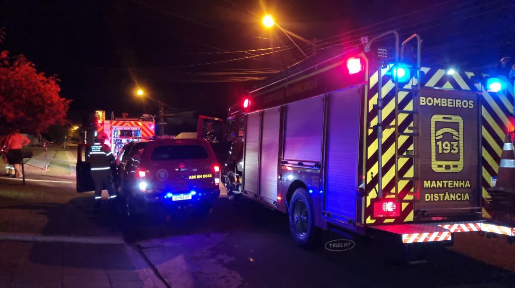 Incêndio mobiliza dois caminhões dos Bombeiros e oficial no Jardim Nova Cidade