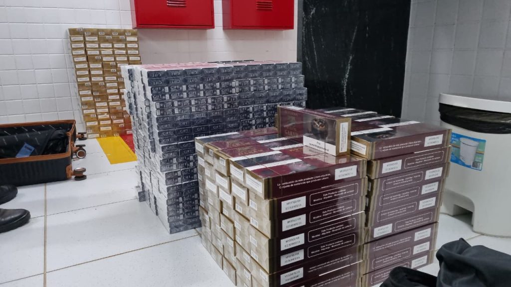 PM apreende cigarros contrabandeados na Rodoviária de Cascavel