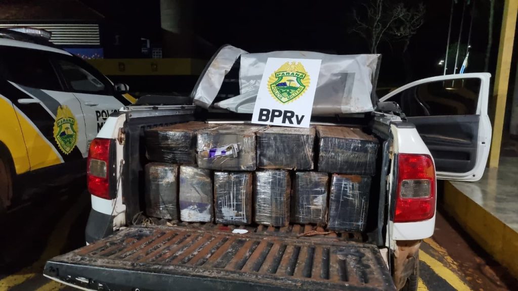 Traficante abandona Saveiro com 800 kg de maconha após tentar fuga da PRE na rodovia PR-585