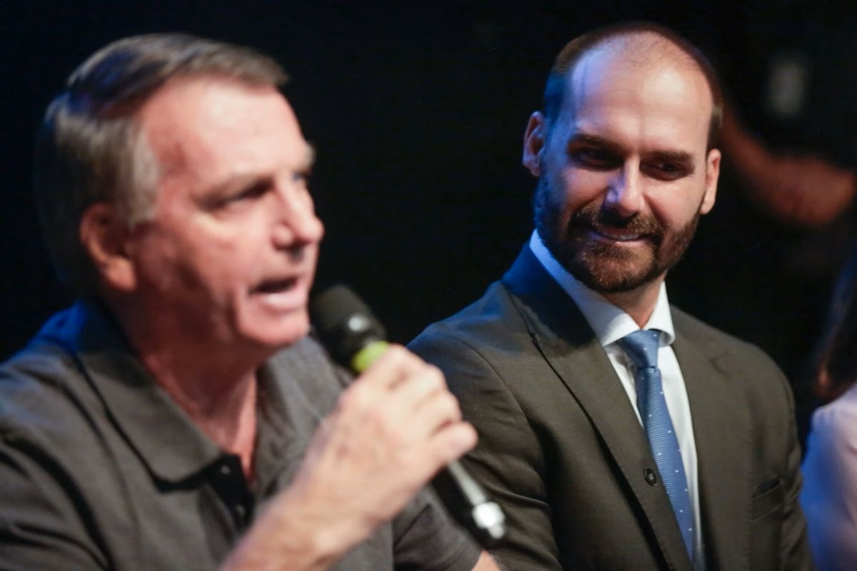 Eduardo xinga Bolsonaro em mensagem: “VTNC seu ingrato do caralho!”