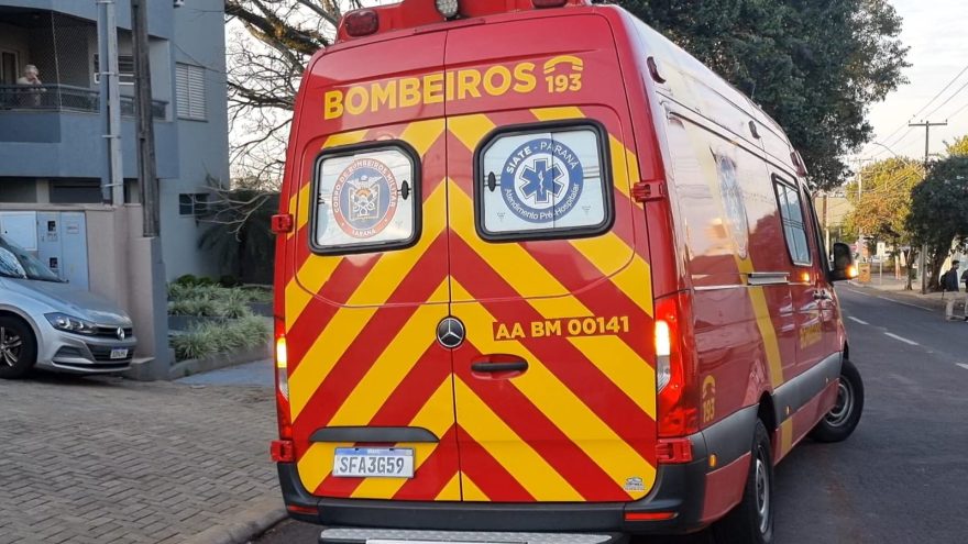 Adolescente fica ferido em acidente entre carro e bicicleta no Centro de Cascavel