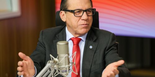 Ministro minimiza impacto do tarifaço no mercado de trabalho Imagem referente a Ministro minimiza impacto do tarifaço no mercado de trabalho