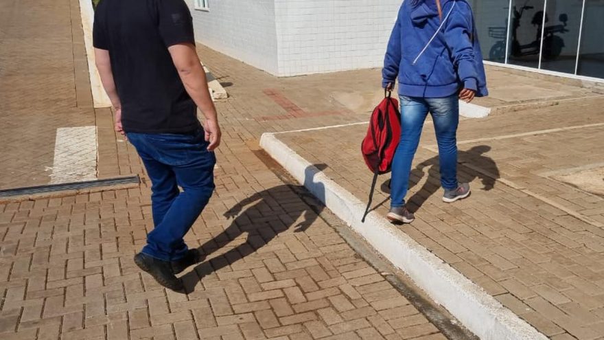 Mulher é presa por roubo no Jardim União
