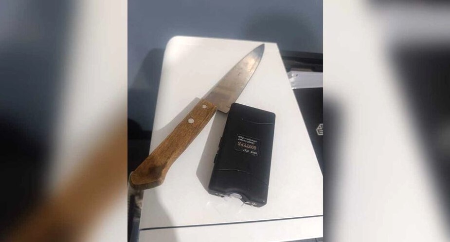 “Hoje, você vai conhecer Jesus”: Filha eletrocuta e esfaqueia a própria mãe