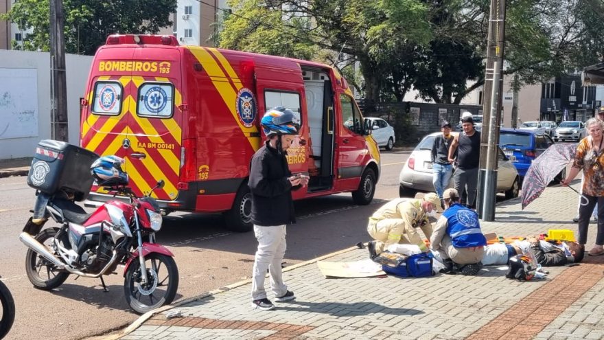 Motociclista quebra a perna em acidente na Rua Manaus