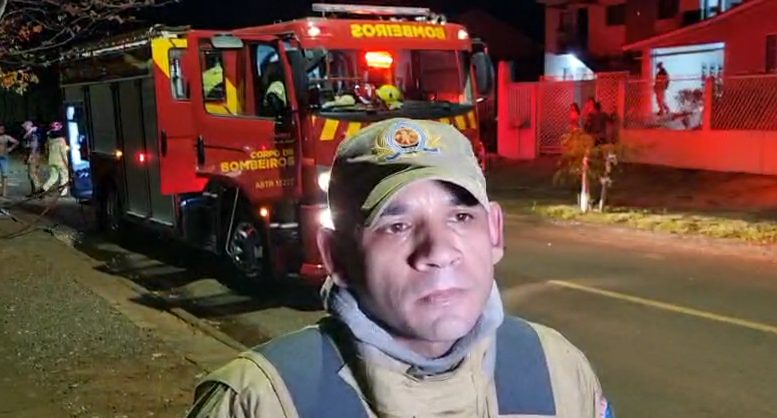 Incêndio no Cascavel Velho: “Alguém ateou fogo e fugiu”, diz moradora aos Bombeiros
