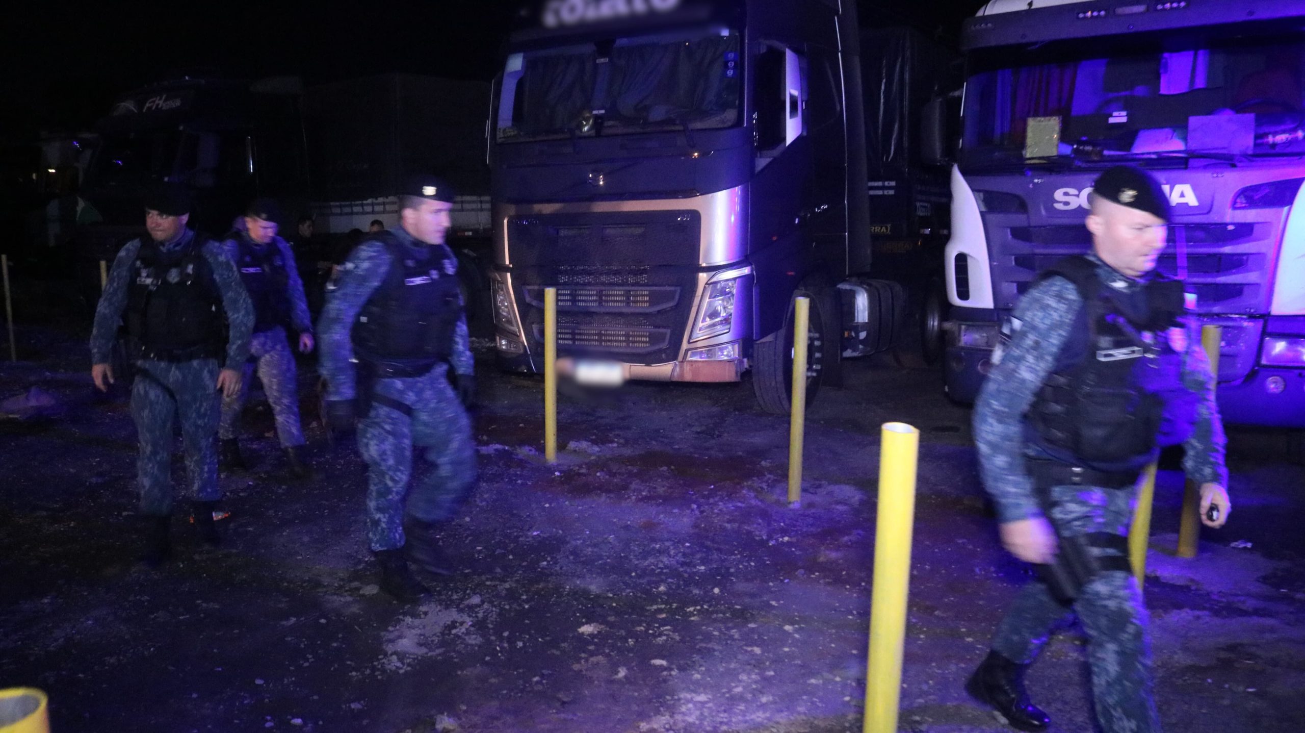 Mulher descobre traição, cria barraco em posto de combustível e GCM é acionada para controlar tumulto