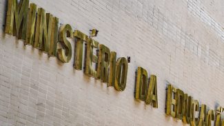 MEC lança curso de 180 horas para professores do ensino médio público MEC lança curso de 180 horas para professores do ensino médio público