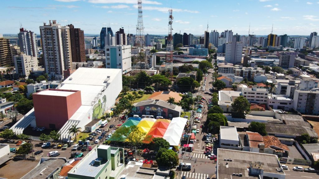 Feira do Teatro bomba no domingo: sertanejo, arte e comida pra todo gosto