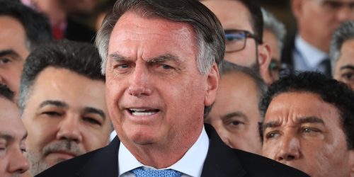 Bolsonaro nega tentativa de fuga e pede revogação da prisão domiciliar