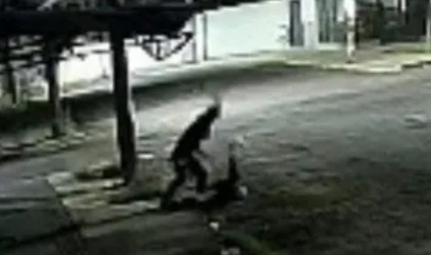 Morador de rua é esfaqueado até a morte na região central Imagem referente a Morador de rua é esfaqueado até a morte na região central