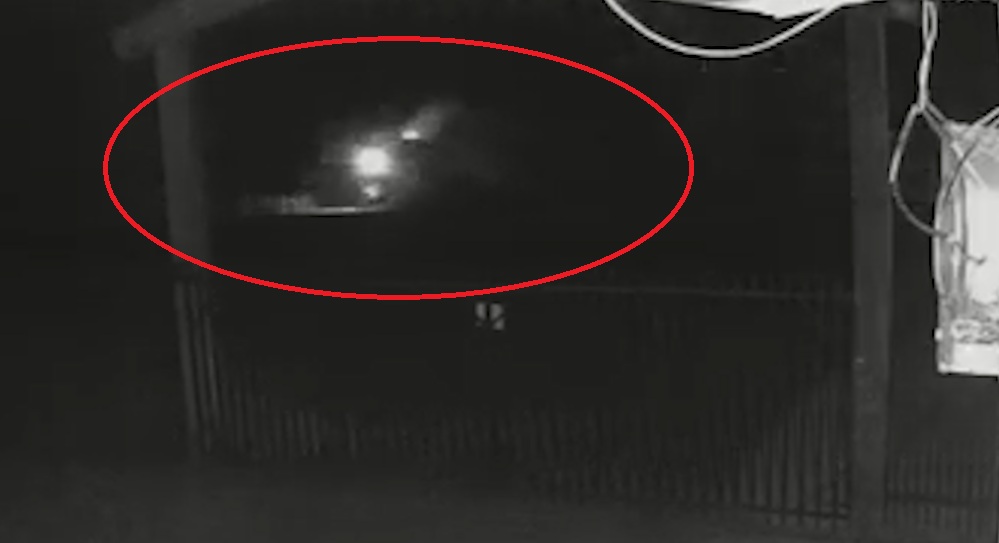 Câmera flagra carro capotando na PR-180 em Cascavel