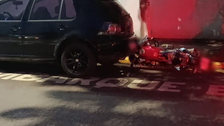 Motociclista empina moto, tenta fugir da PM e sofre acidente em Toledo