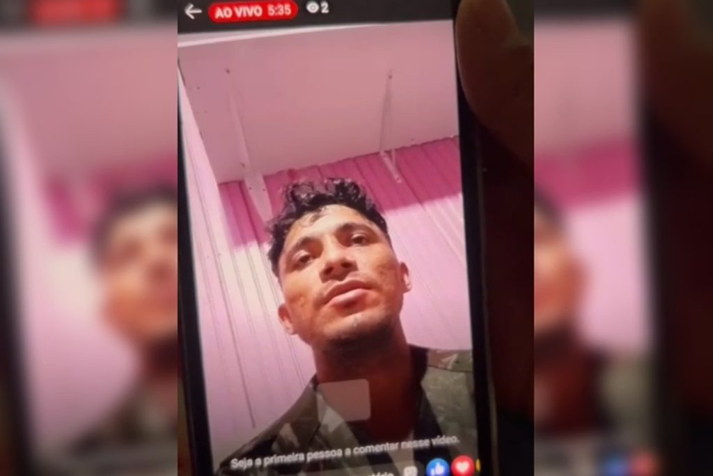 Assassino de policial que está com reféns faz live e ameaça de morte