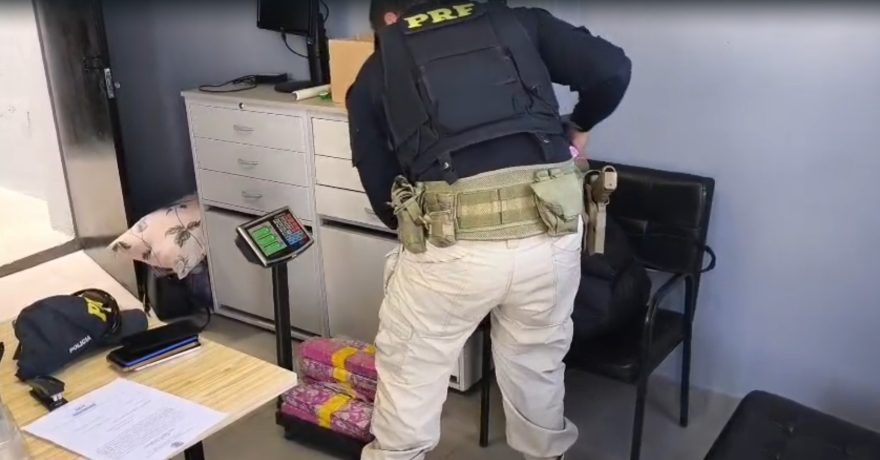 PRF apreende maconha na BR 277 em Porto Amazonas