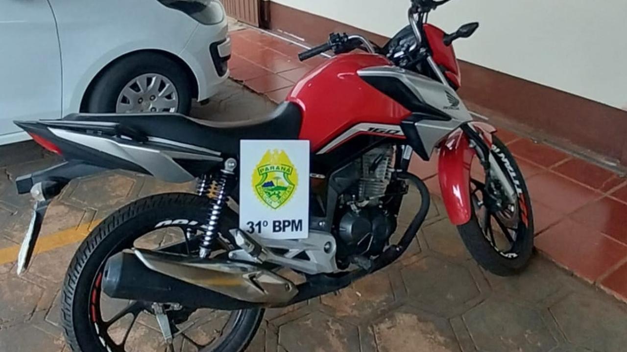 PM recupera motocicleta furtada em Cafelândia após denúncia envolvendo celular e mensagens suspeitas