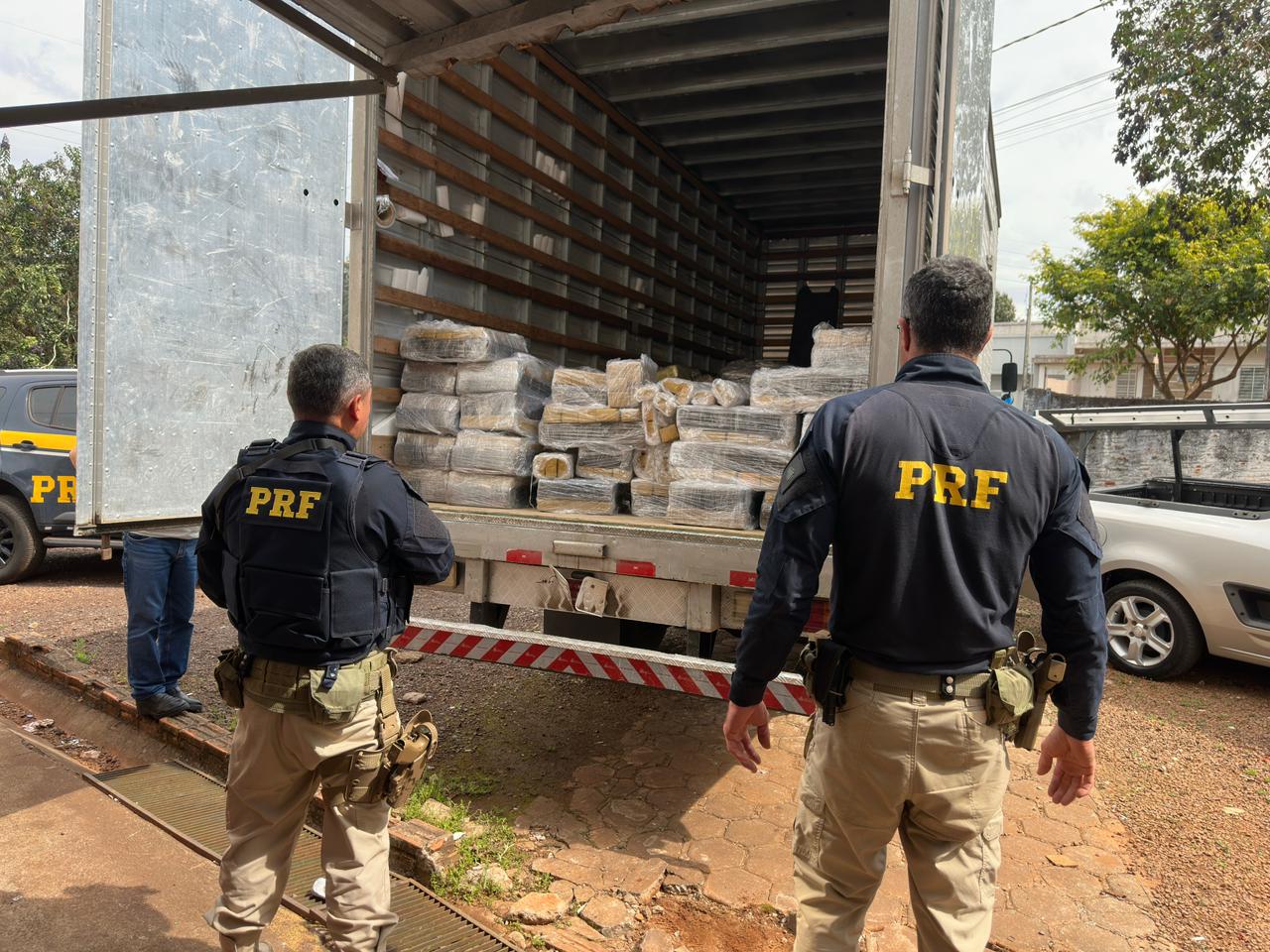 PRF: Maconha apreendida em caminhão totalizou 976,7 quilos