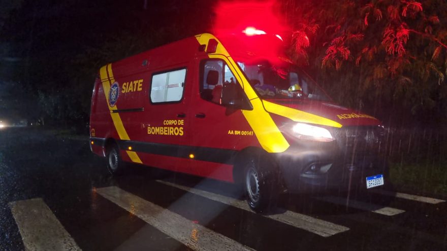 Motociclista é vítima de acidente de trânsito na Rua Cuiabá