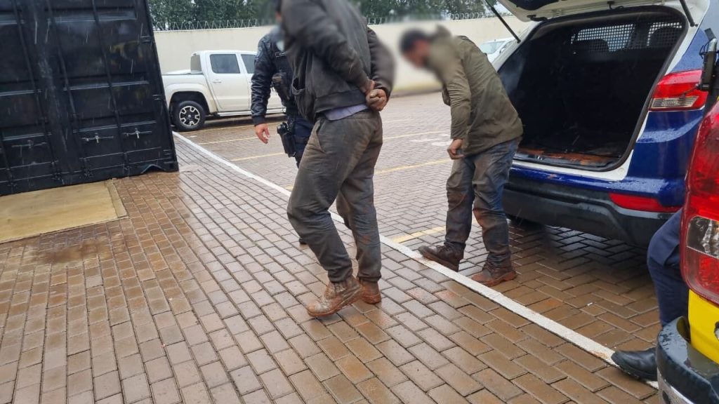 Dupla é detida com moto furtada em Cascavel