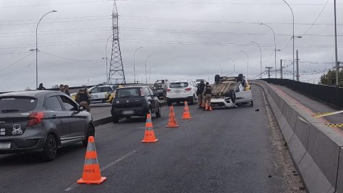 Festa em motel sai do controle, homem realiza disparos de arma de fogo e capota durante perseguição Festa em motel sai do controle, homem realiza disparos de arma de fogo e capota durante perseguição