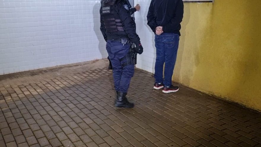 Vizinhos intervêm e pedem ajuda da GM após filho ameaçar a própria mãe com faca na Região Norte