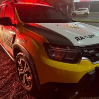 Imagem referente a Mãe é detida após filha de 13 anos fugir de casa e bilhetes revelarem castigos e condição de maus-tratos