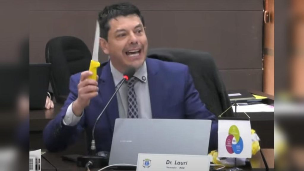 “Já viu alguém ser preso por porte de arma branca?” vereador propõe tornar porte de faca como crime