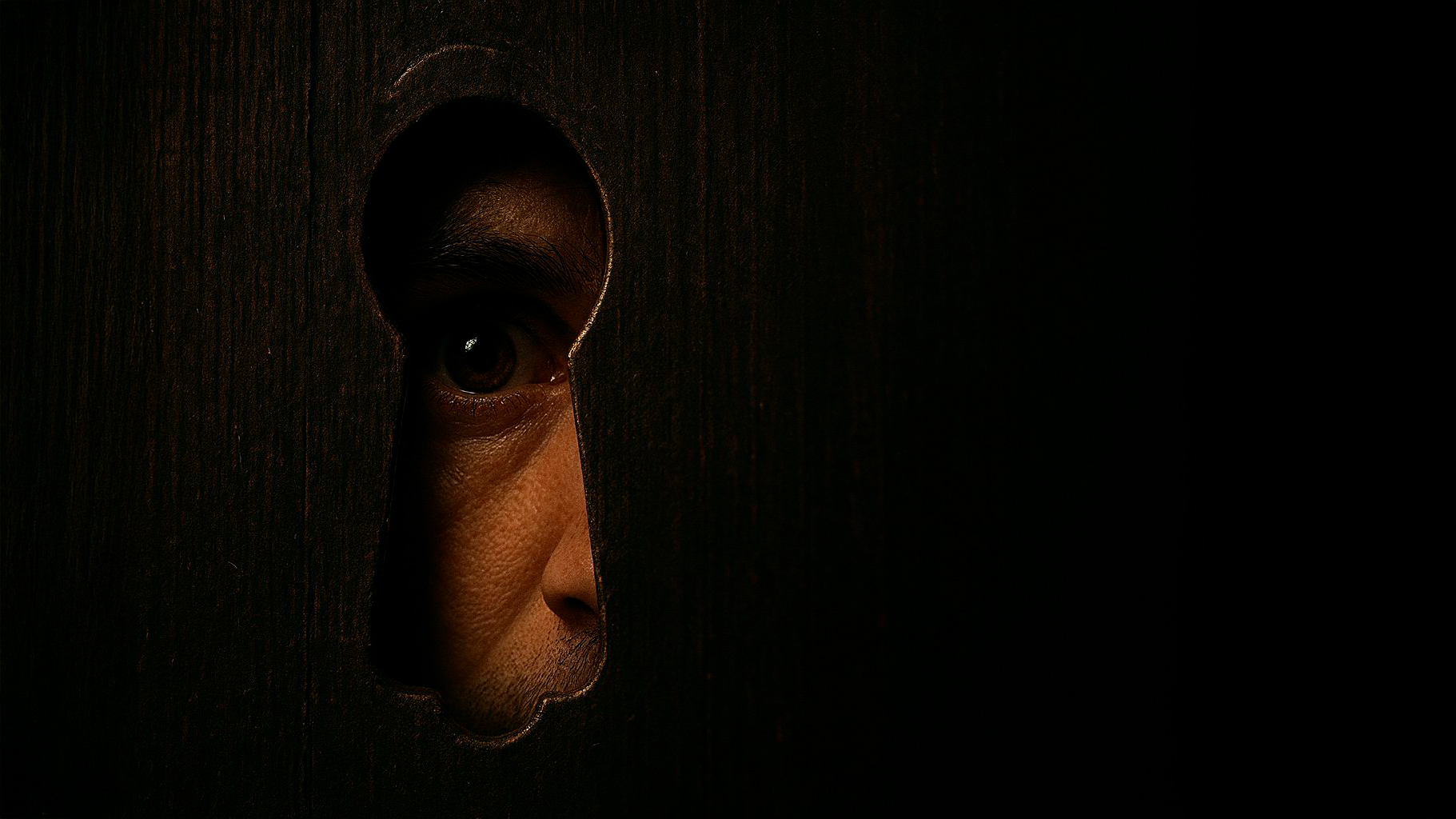 “Olhava dentro do banheiro”: professor é suspeito de assediar alunas do ensino fundamental