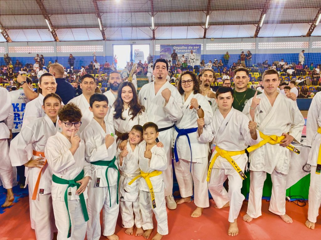 Cascavel marca presença com 17 medalhas no Campeonato Paranaense de Karatê
