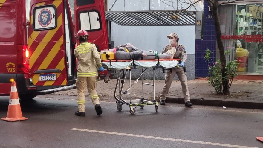Idosa ferida é socorrida pelo Siate na Rua Erechim