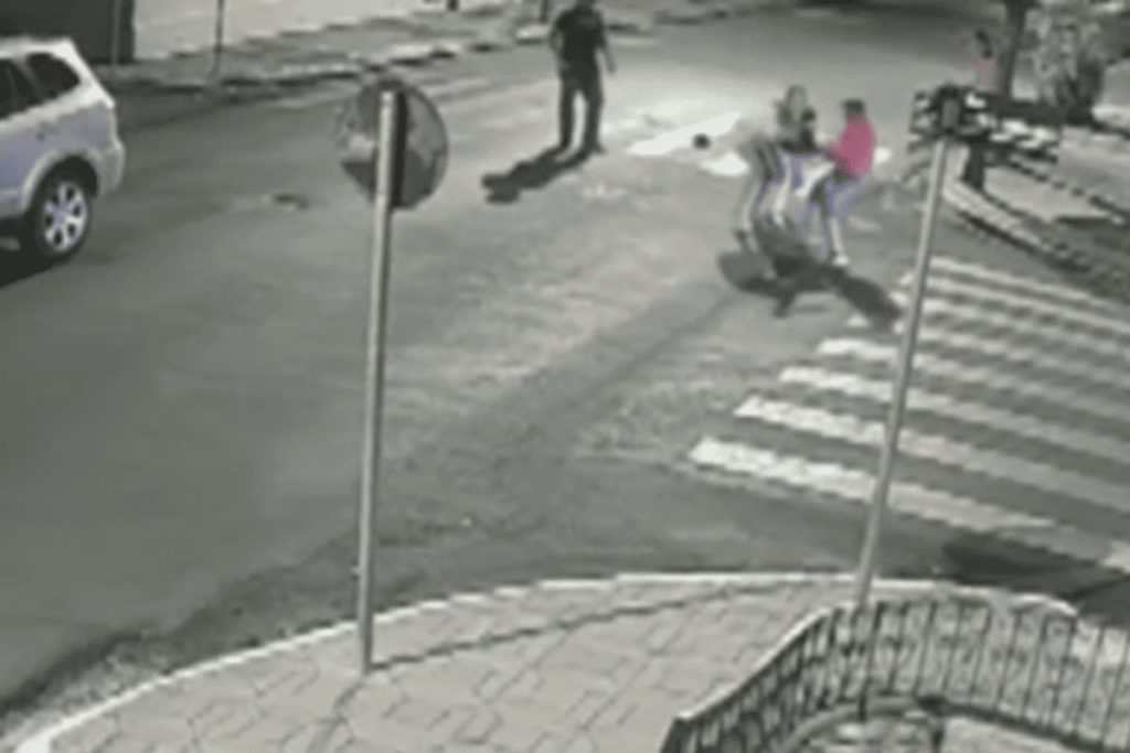 Vídeo! Gestante de 18 anos é brutalmente agredida no meio da rua