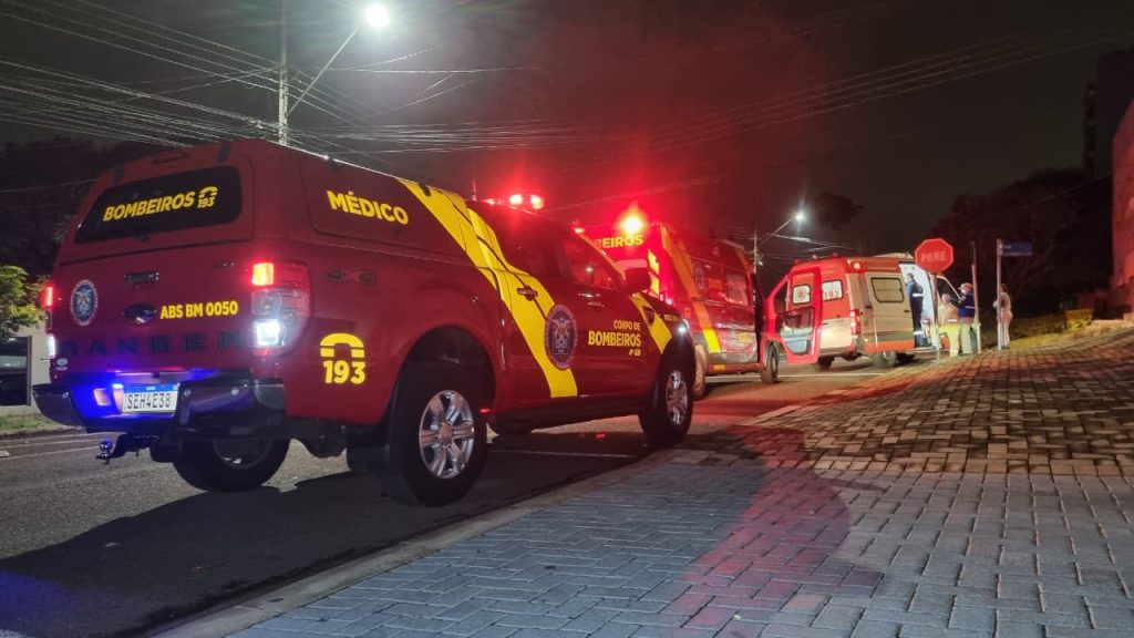 Homem de 60 anos escorrega em calçada da Rua Manaus, sofre queda e fica ferido