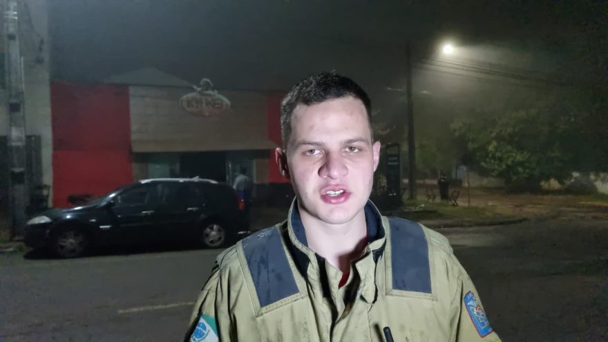 Incêndio em lanchonete: “A cozinha já estava completamente tomada pelo fogo”, afirma tenente