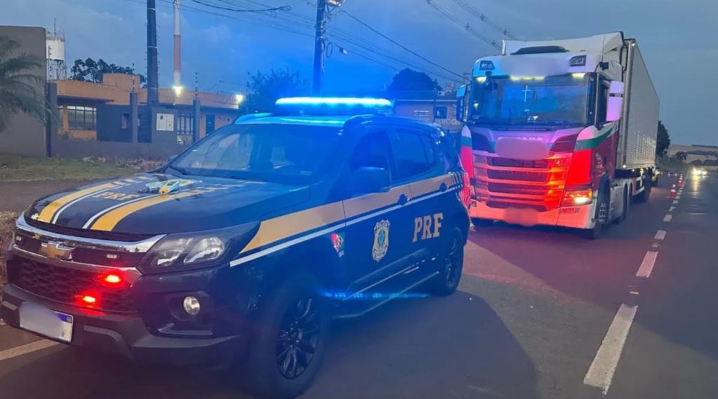 PRF prende motorista de caminhão embriagado em Apucarana