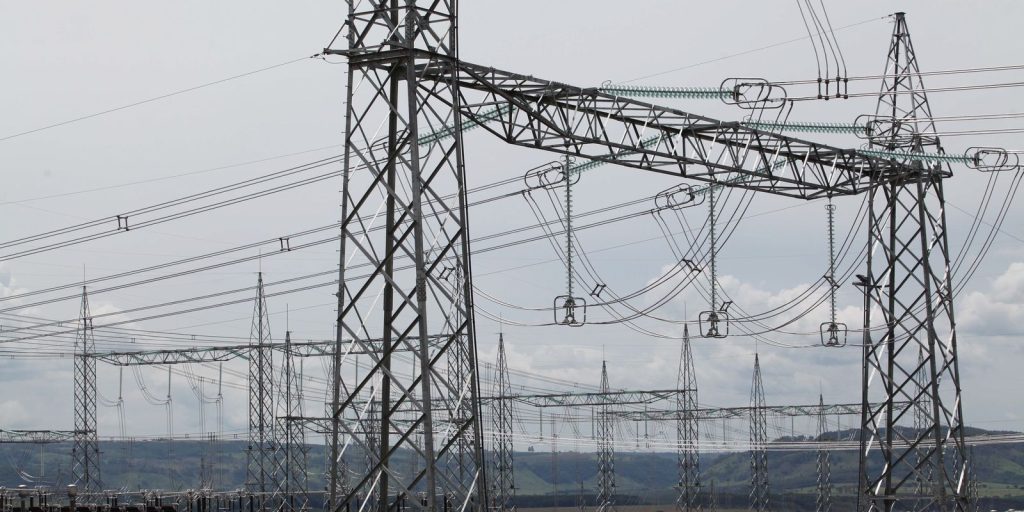 Ciclone apaga luz de 1,1 milhão no Paraná e Copel trava batalha contra o caos