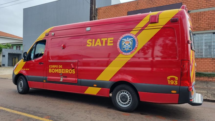 Jovem sofre queda de moto na Rua Pedro Baú