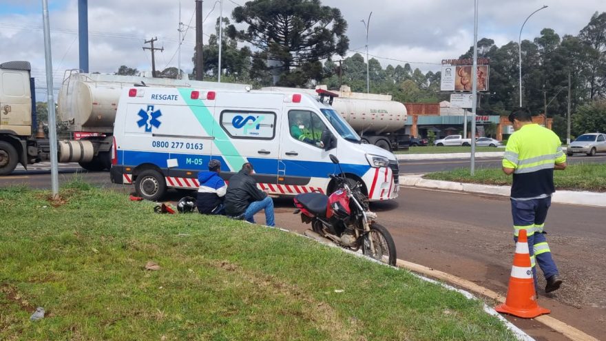 Caminhonete e moto se envolvem em colisão no Trevo da Portal