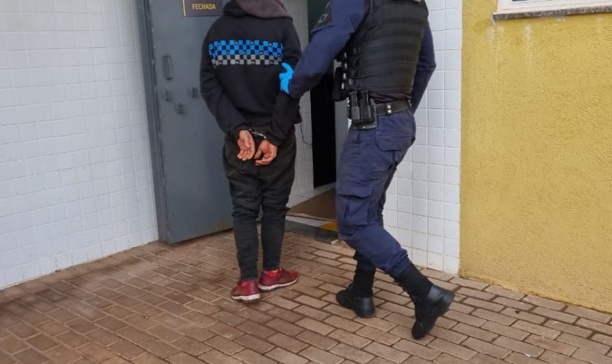 Homem é detido pela Guarda Municipal no Bairro Brasmadeira