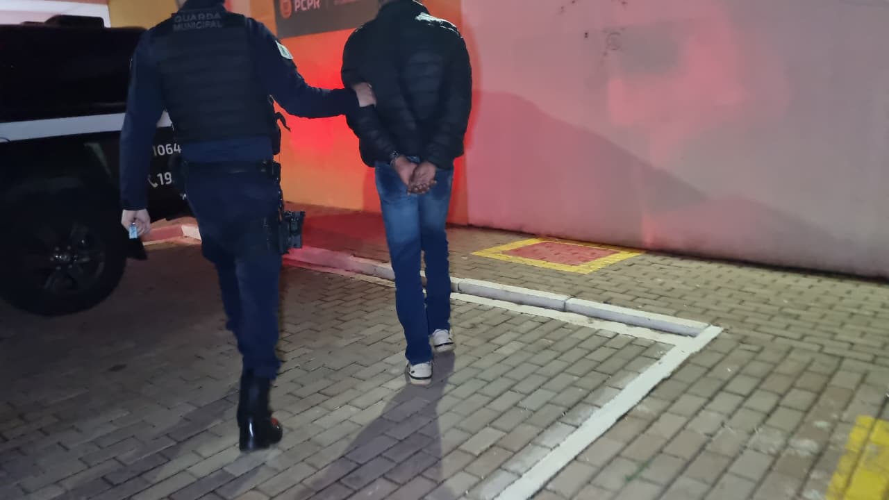 Jovem com mandado de prisão em aberto por furto é detido pela GM em Cascavel