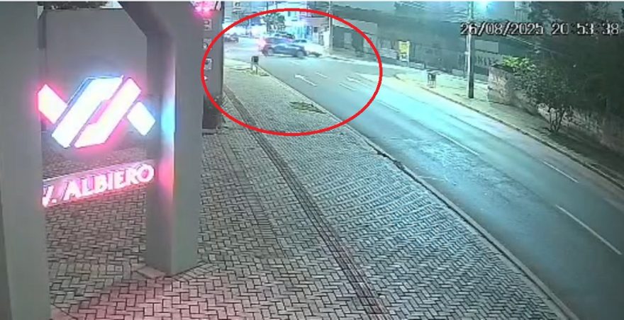 Câmera flagra acidente que deixou idosa ferida na Avenida Carlos Gomes
