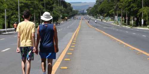 Imagem referente a Tempo ao ar livre ajuda a prevenir casos de miopia