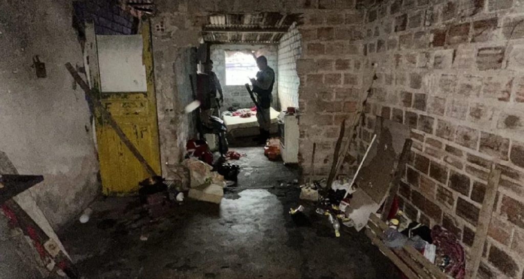 Cativeiro do terror: Mulher some por 20 dias e é encontrada em casa abandonada