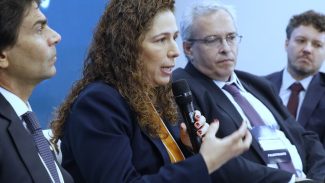 Ministra defende regras objetivas na avaliação de servidor em reforma Ministra defende regras objetivas na avaliação de servidor em reforma